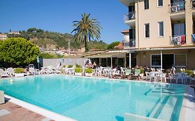 Hotel Delle Mimose Diano Marina 3*